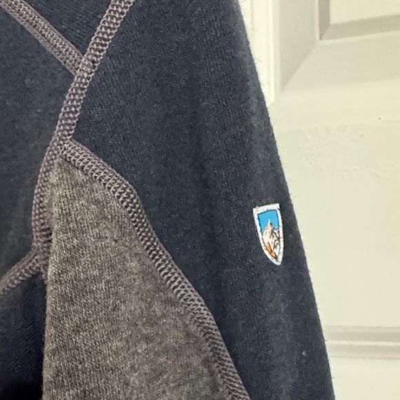 Kuhl Two-Tone Black and Gray Pullover - Picture 6 of 8